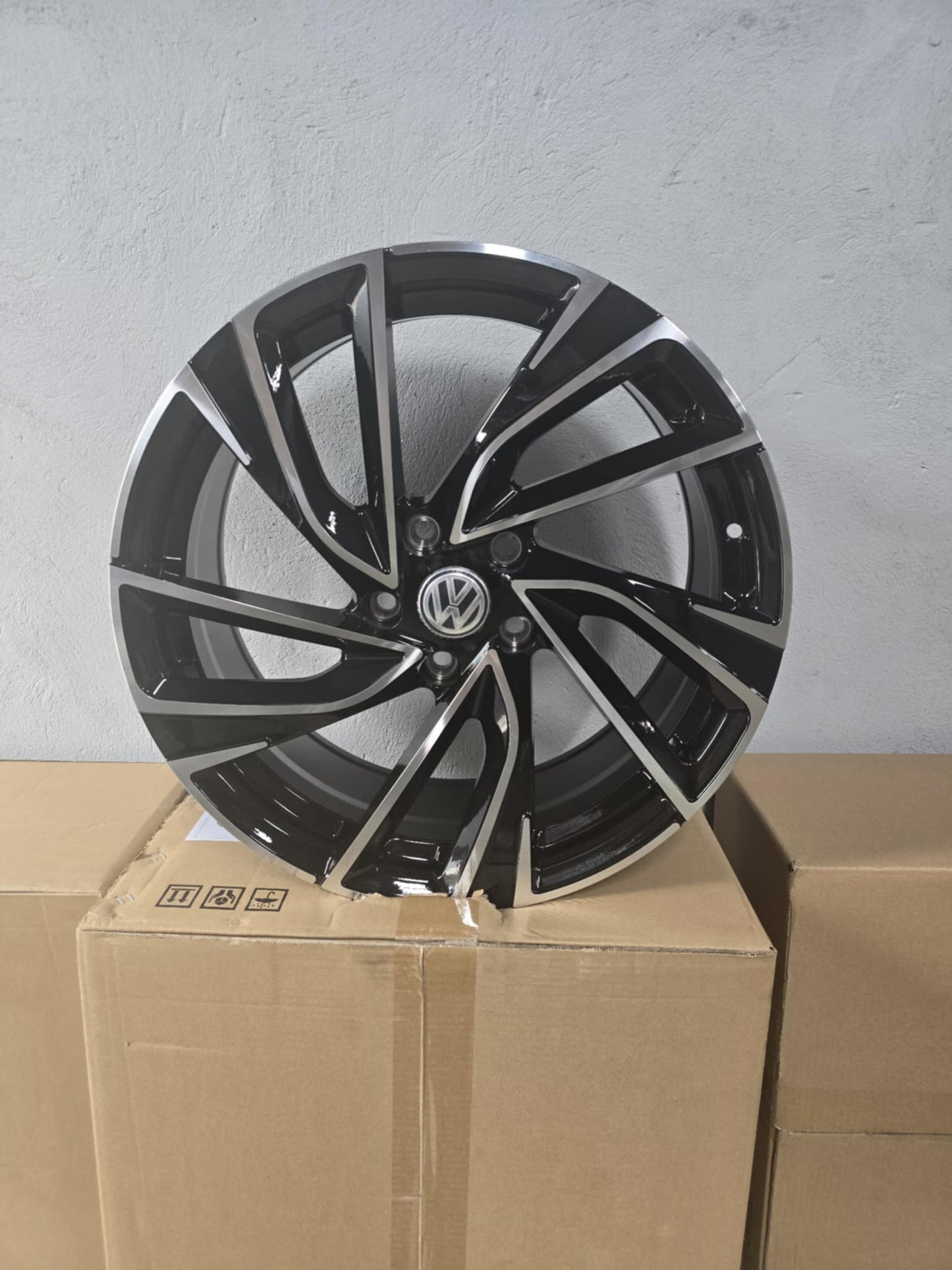 Black machine faced 18x8 Alloys