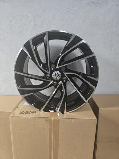 Black machine faced 18x8 Alloys